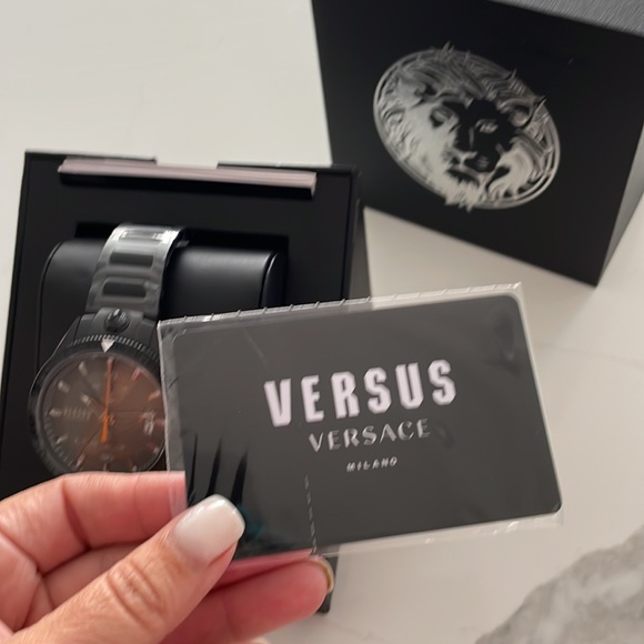 Versace Watch - Picture 11 of 11